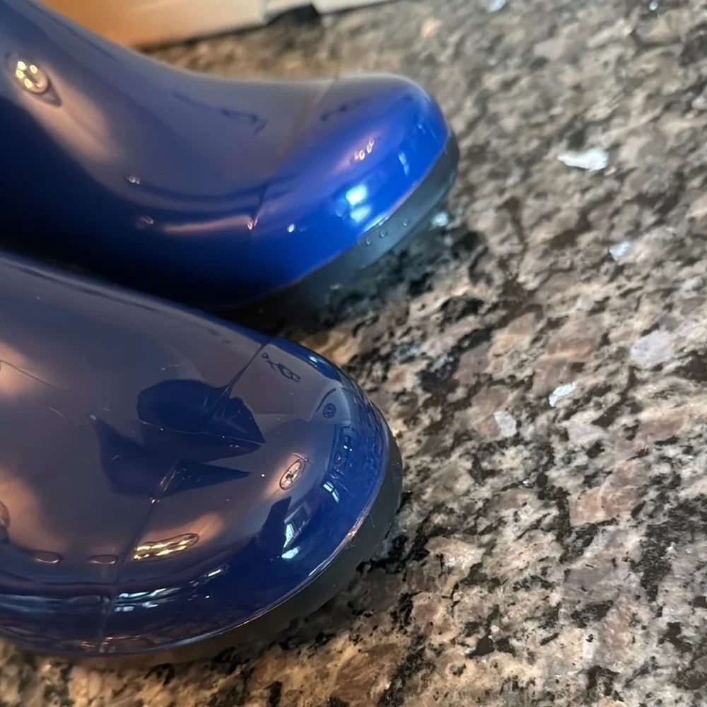 UGG Glossy Blue Waterproof Boots EUC 8-8.5